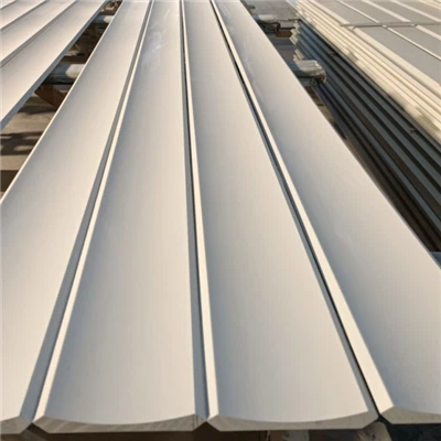 সিলিংয়ের জন্য ভাল মানের সাদা প্রাইমড কাঠের ক্রাউন মোল্ডিং