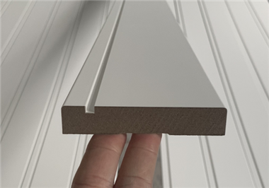 অ্যাপার্টমেন্টের জন্য সাদা প্রাইমড MDF বেসবোর্ড